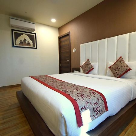 Hotel Fun Park Sanand ภายนอก รูปภาพ