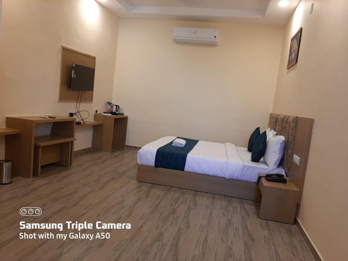 Hotel Fun Park Sanand ภายนอก รูปภาพ
