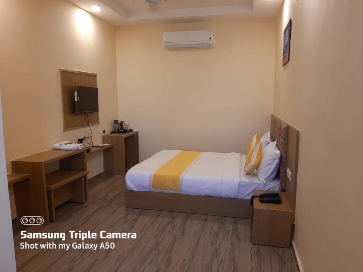 Hotel Fun Park Sanand ภายนอก รูปภาพ
