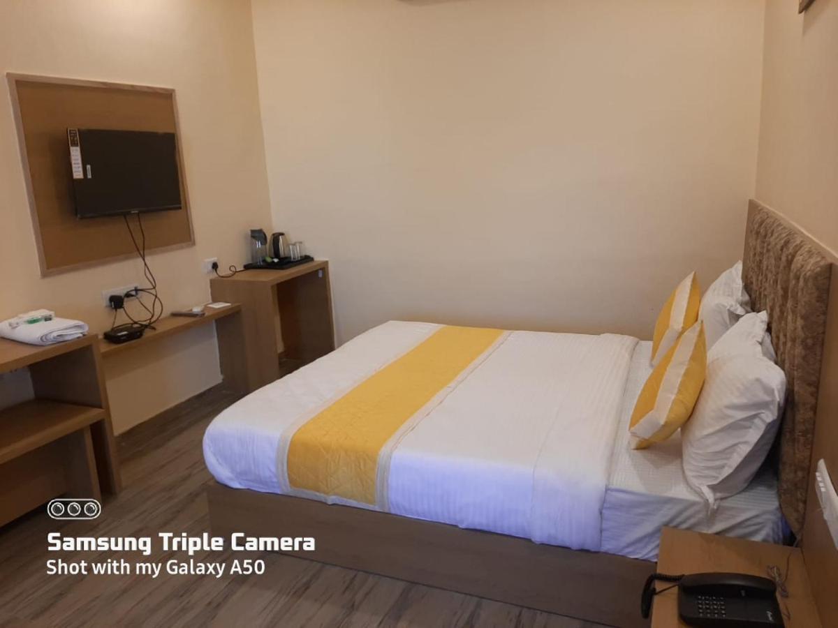 Hotel Fun Park Sanand ภายนอก รูปภาพ