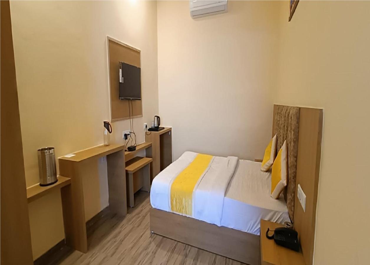 Hotel Fun Park Sanand ภายนอก รูปภาพ