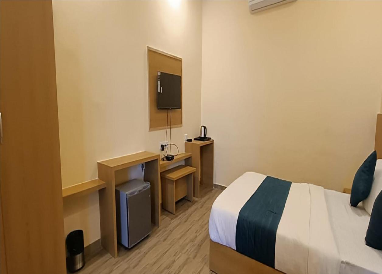 Hotel Fun Park Sanand ภายนอก รูปภาพ
