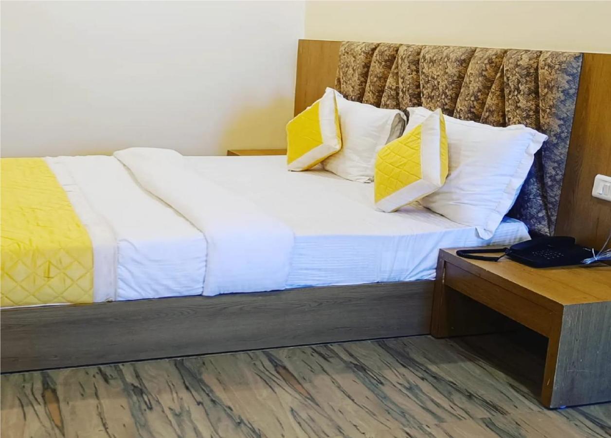 Hotel Fun Park Sanand ภายนอก รูปภาพ