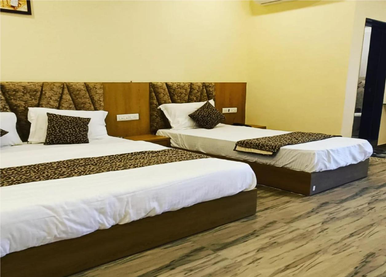 Hotel Fun Park Sanand ภายนอก รูปภาพ