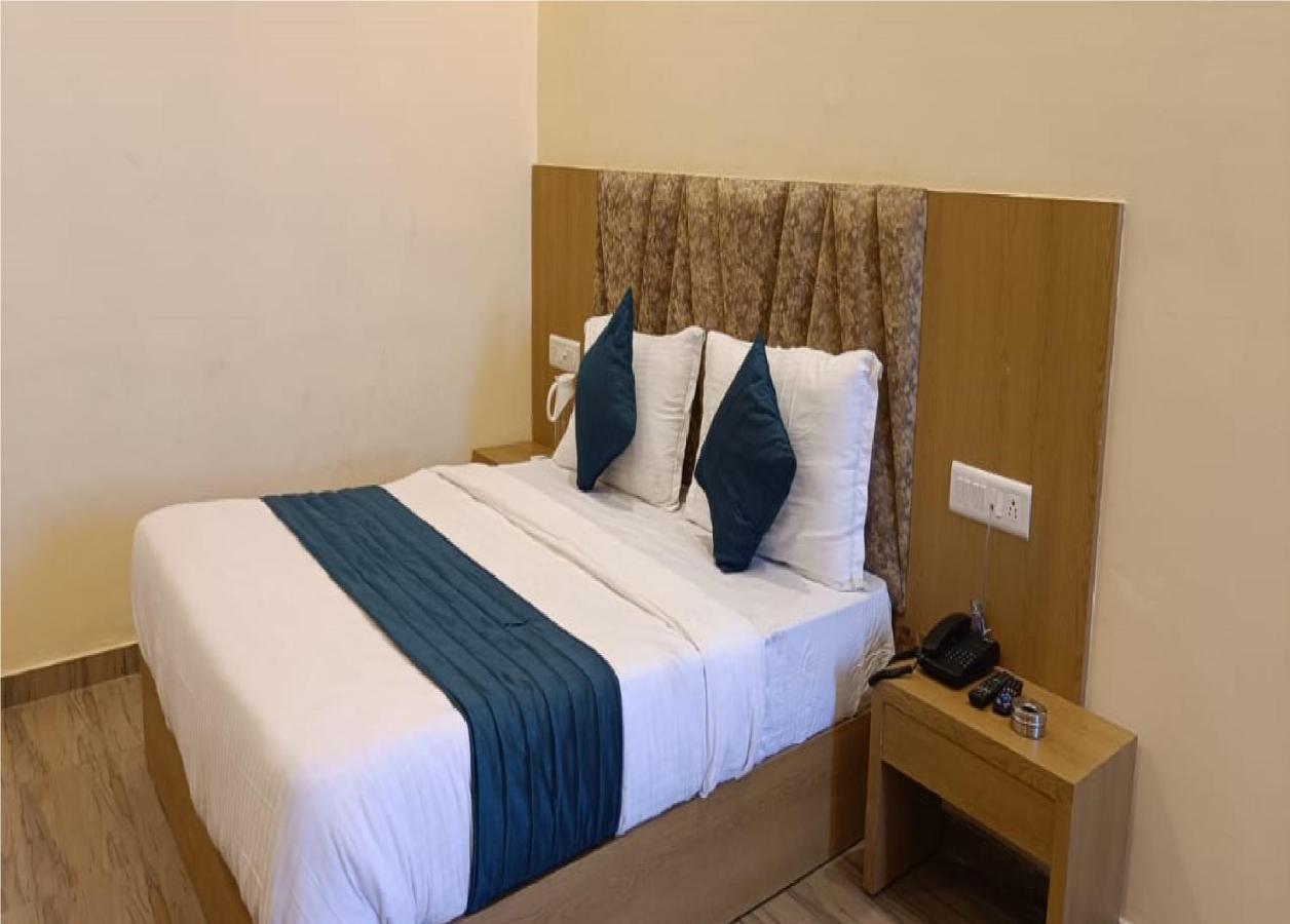 Hotel Fun Park Sanand ภายนอก รูปภาพ