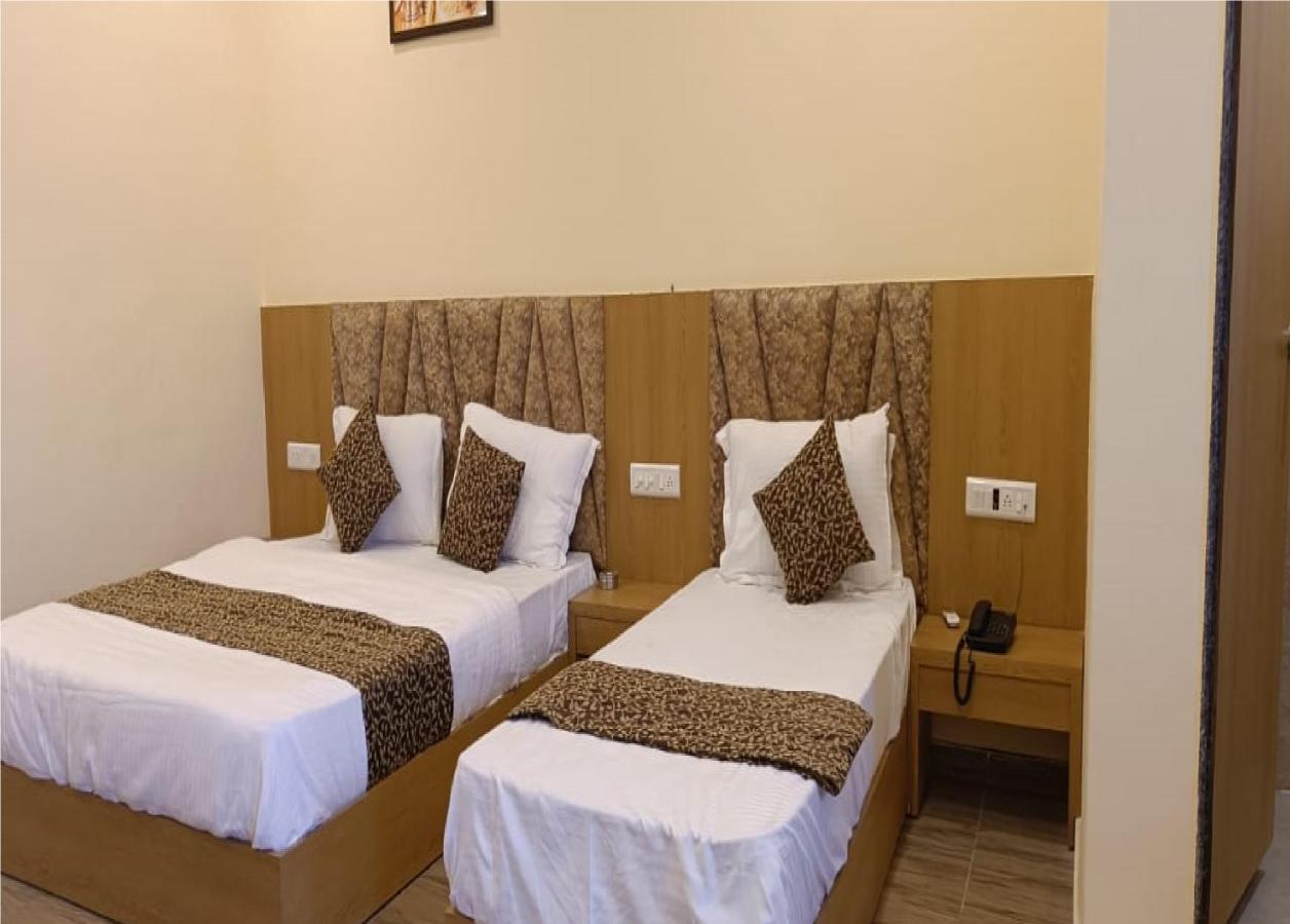 Hotel Fun Park Sanand ภายนอก รูปภาพ
