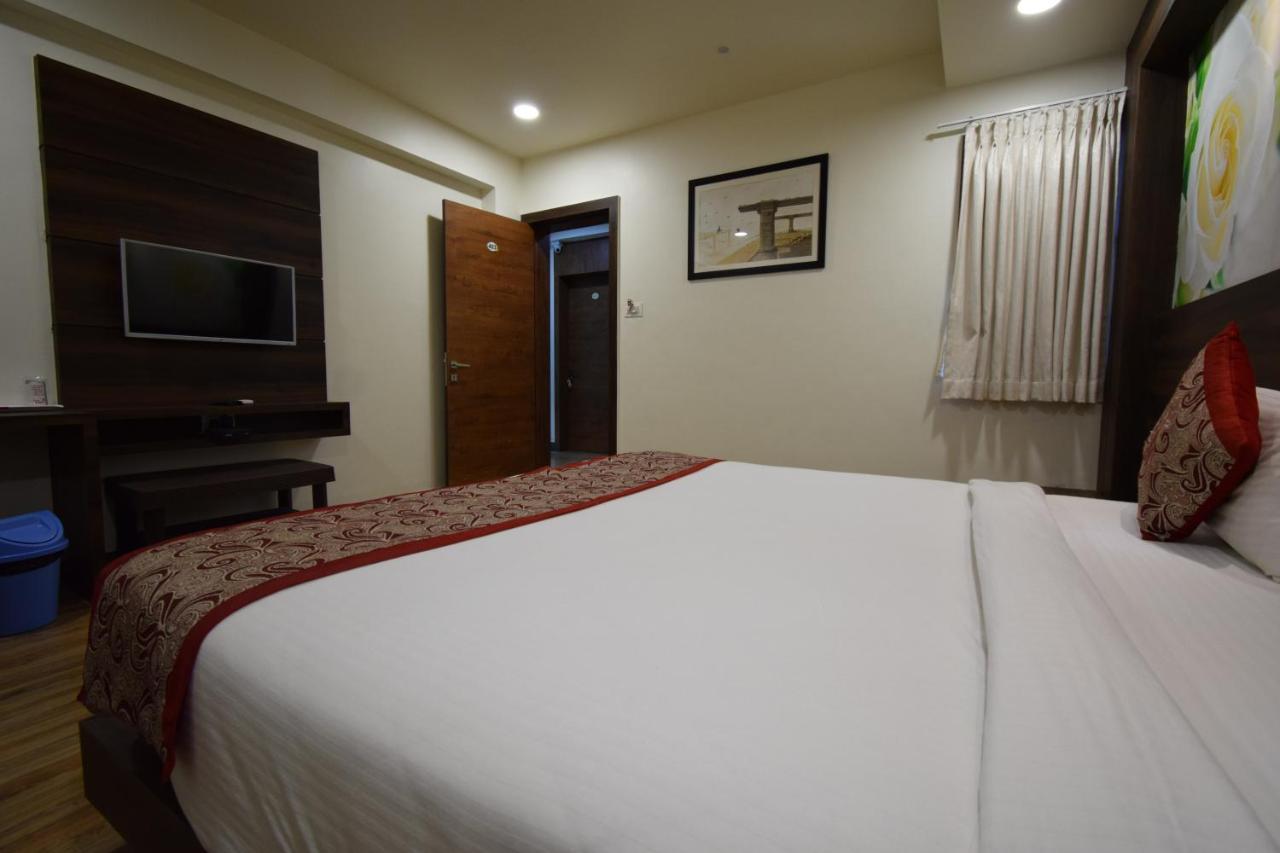 Hotel Fun Park Sanand ภายนอก รูปภาพ