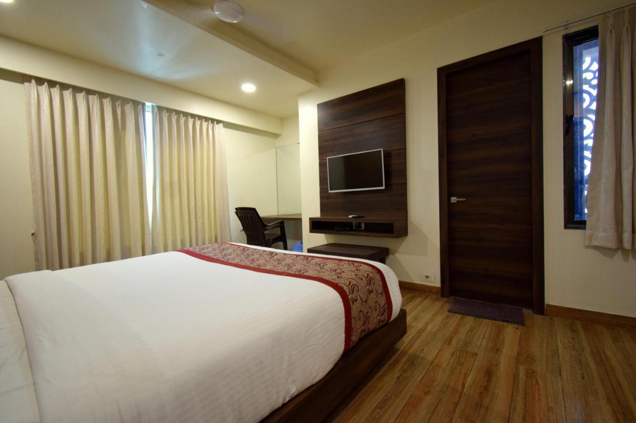 Hotel Fun Park Sanand ภายนอก รูปภาพ