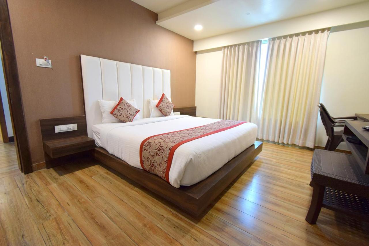 Hotel Fun Park Sanand ภายนอก รูปภาพ