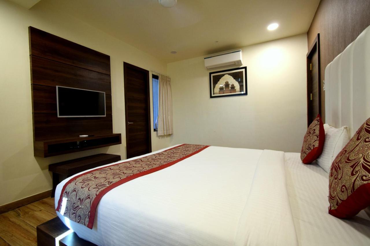 Hotel Fun Park Sanand ภายนอก รูปภาพ