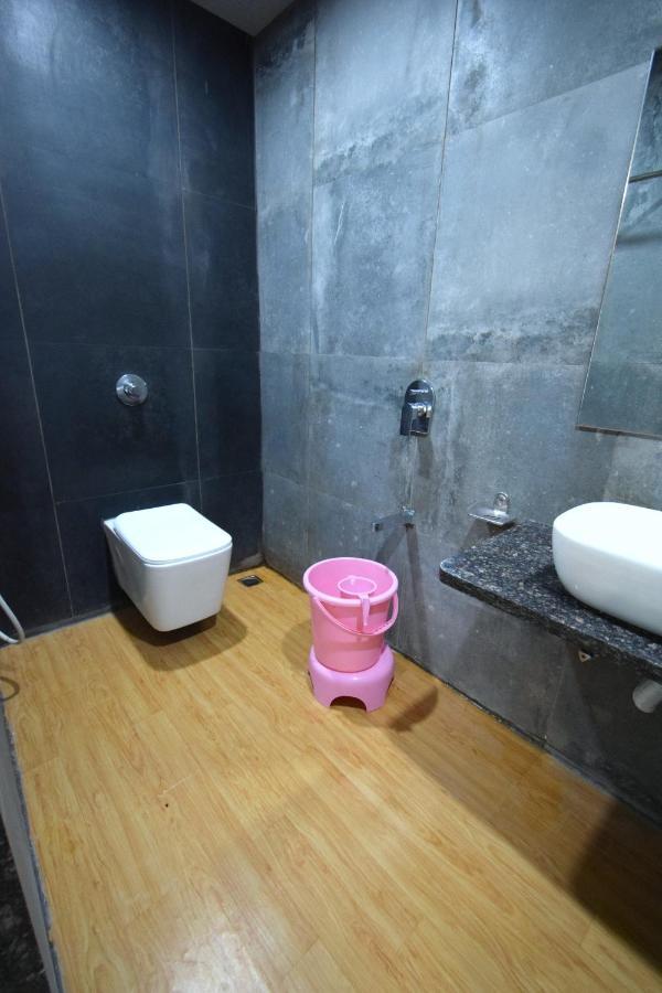 Hotel Fun Park Sanand ภายนอก รูปภาพ